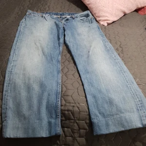 Levi's jeans - Jag säljer min Levis jeans i fin skick i storlek W34 L36. Köparen står för frakt. 