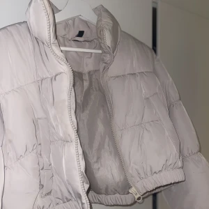 Jacka  - Kroppar jacka från hm i ljusbeige