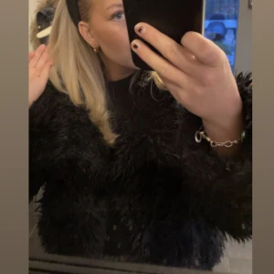 Svart pälsjacka  - Svart pälsjacka från zara❤️
