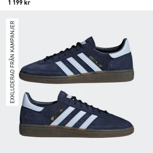 Adidas spezials blåa - Säljer just nu mina Adidas spezials, köpte för ett några veckor sedan men endast använt ca 3 gånger då jag har andra skor som jag föredrar! Inköpspris: 1199 kr Säljer för: 900 kr Nyskick, inget slitage, strl 39 1/3.