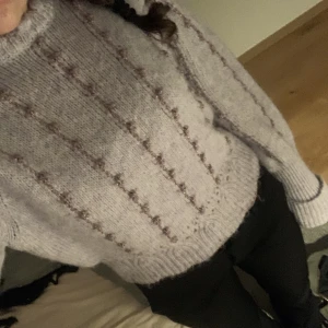 Gullig tröja💜 - Säljer min gulliga tröja från zara som tyvärr kommer inte till användning ❤️❤️❤️