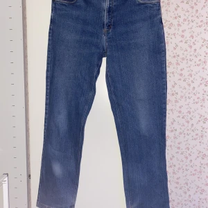 Jeans - Dessa jeans är aldrig använda, köpte de denna sommaren! De är i bra skick!