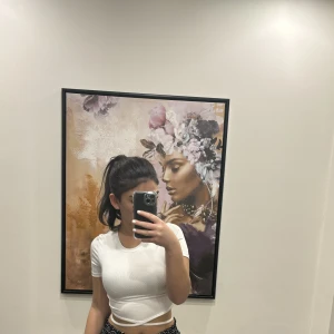 Vit topp - Vit topp säljes, aldrig använd. Skriv vid frågor eller intresse❤️