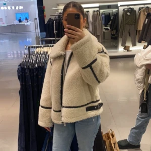 Vinterjacka  - Vinterjacka från zara. Knappt använd, slutsåld på hemsidan 