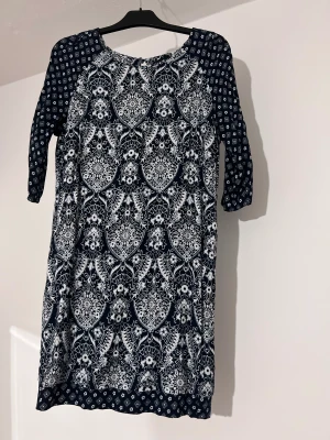 Klänning  - Fin Vardags klänning i fint skick. 