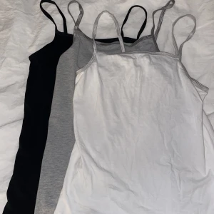 H&m linnen - Säker dessa tre linnen för 50kr från H&M, i storlek 158/164. Färg: vit, svart och grå.