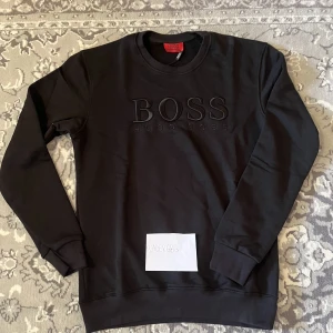 Hugo boss tröja  - Storlek M 