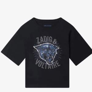 Söljer min superfina Zadig et Voltaire t-shirt då den tyvärr inte kommer till användning längre, den är i toppen skick och är knappast använd.❤️