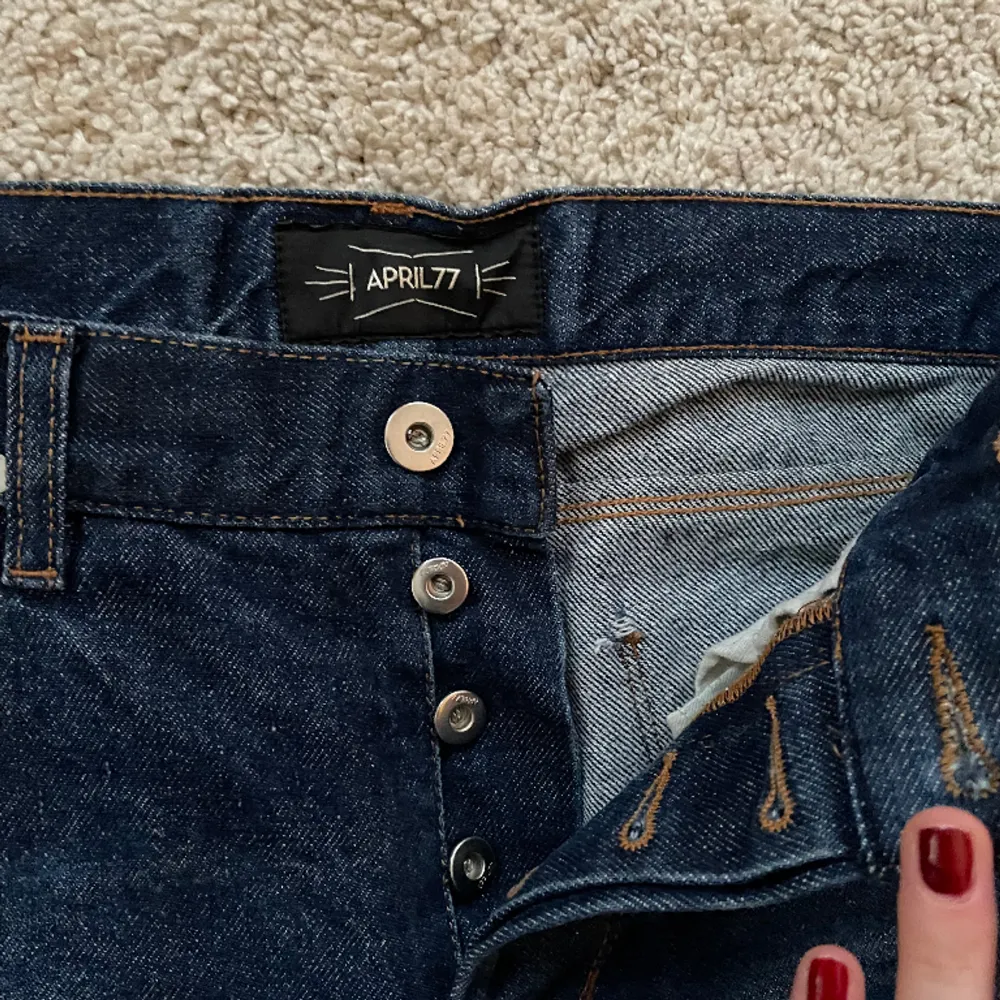 Lågmidjade mörkblå jeans i straight modell, W29 L34, bra skick☺️. Jeans & Byxor.