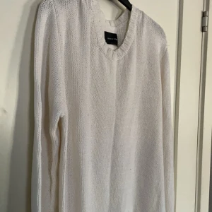 Stickad tröja - Riktigt snygg stickad tröja för endast 200kr, den är as bra skick men säljes för att den inte kommer till användning 