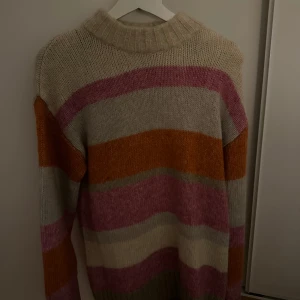 Stickad tröja  - Randig stickad tröja, super fin men kommer inte till användning.