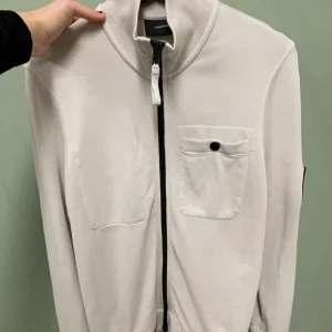 Peak Performance zip up  - Helt fläckfri herr zip up. Aldrig använd, fin och fräsch färg! 