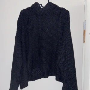 Stickad polokrage - Svart stickad tröja med polokrage 🖤