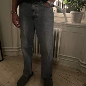 Nästan aldrig använda Galaxy jeans, W31 L32. Jag är 187 för referens. Säljer då garderoben måste tömmas.