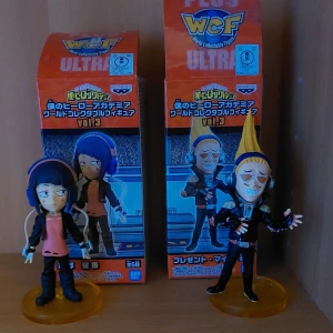 Figures  - Selling both of the figures 