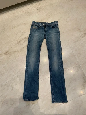 Jeans  - Fina diesel jeans, säljer då jag inte får på mig de längre💗