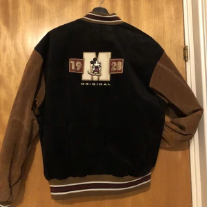 Varsity jacka Disney  - Vintage stil  Inga fel Mjukt äkta läder