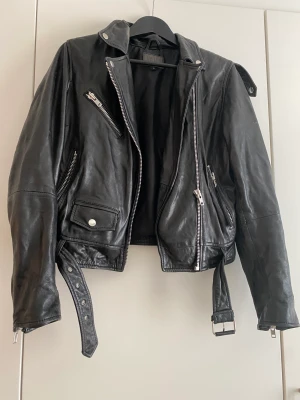 Jofama rachel skinnjacka biker 3 - Jackan är använt sparsamt och är i storlek 38z inga repor eller så på jackan 💕