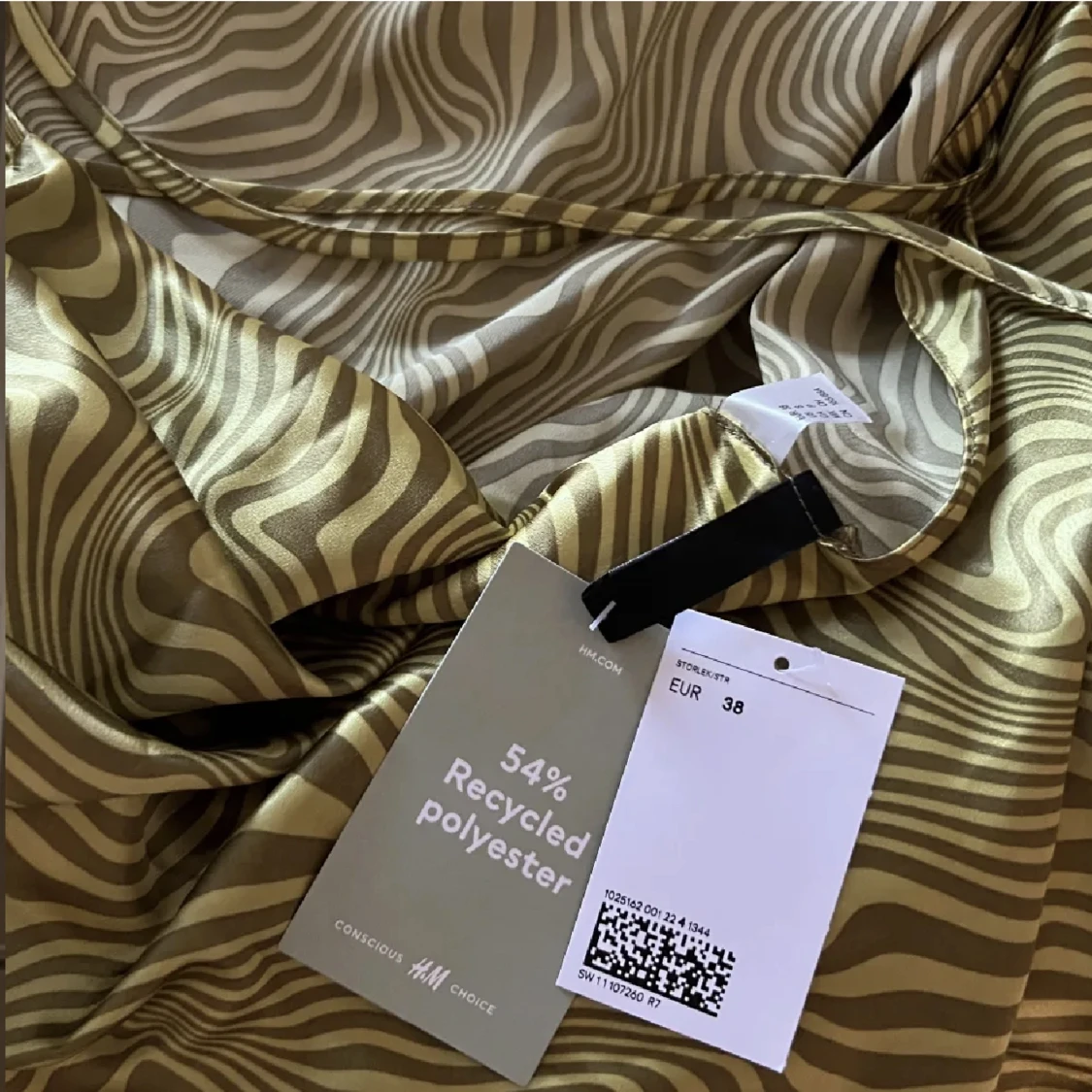 Kort satin klänning - 91