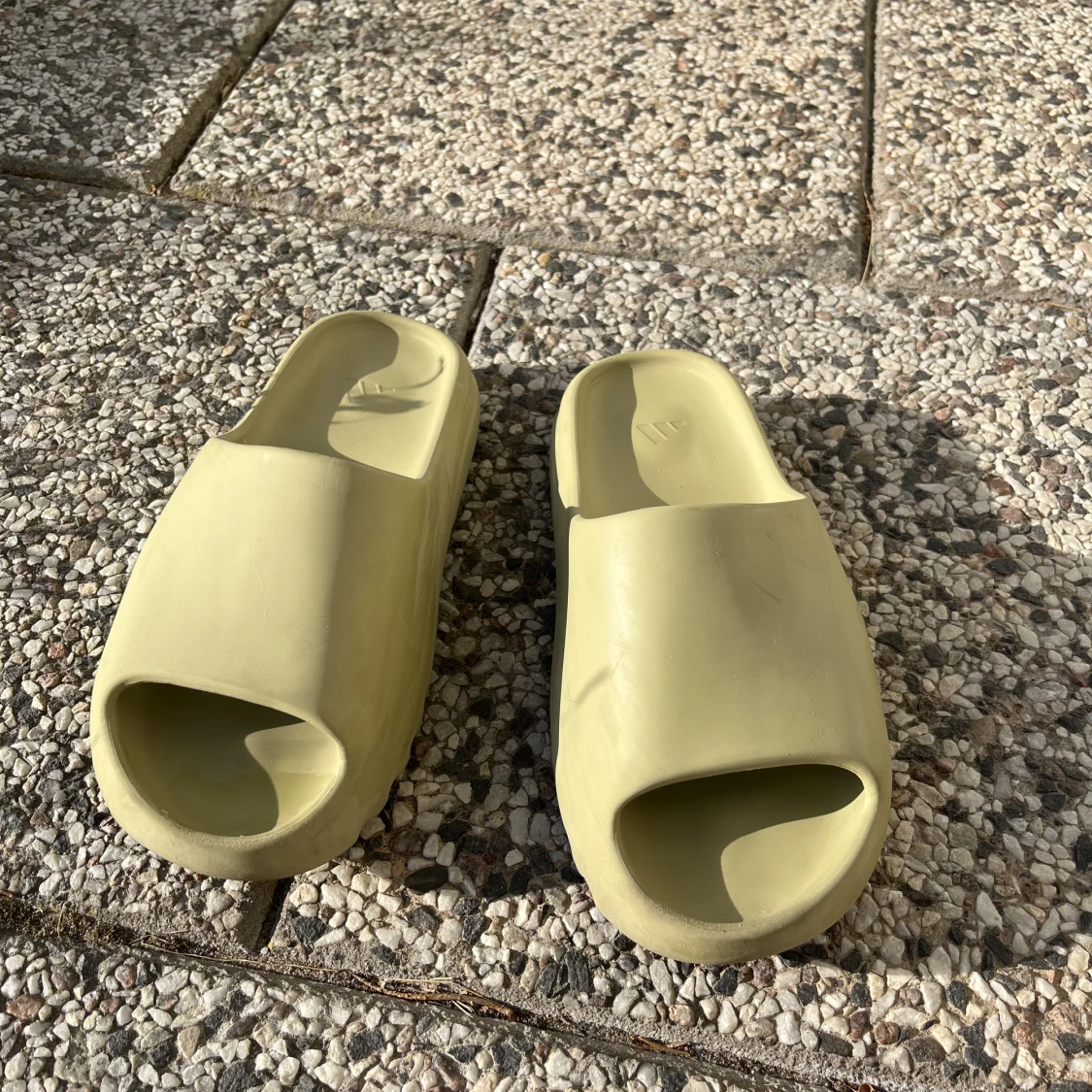 Yeezy slides Resin