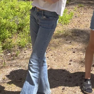 Lågmidjade jeans  - Säljer dessa Lågmidjade jeans💕köpt fårn brandy Melville men dem finns inte kvar nu,original pris 400 kr