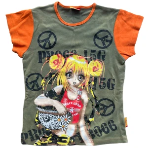 Y2k Manga Tee - Så snygg t shirt från 00-talet med army manga tryck!💋 Storlek barn 176cm, skulle säga en S/M i dam! I perfekt skick!💋