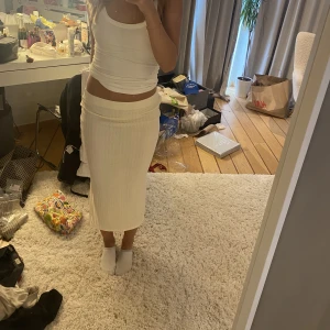 Långkjol - Superfin långkjol med slit, knappt använd och i jättebra skick💗köparen står för frakt