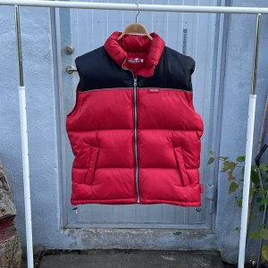 väst  - Snygg vintage väst, med super bra kvalitet och skönt matial. 