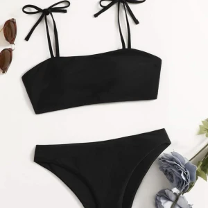 Svart bikini - Svart bikini sett från shein. Såklart tvättad innan jag skickar. Lånade bilder. Kan hämtas i Värnamo eller fraktas 