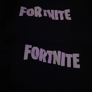 Två fortnite Hoodies L - 100styck en e i 14y o en i XL
