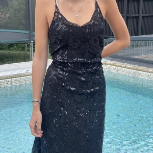 Fest klänning - Super snygg och cool fest klänning!🌸Modellen är 175cm🌸