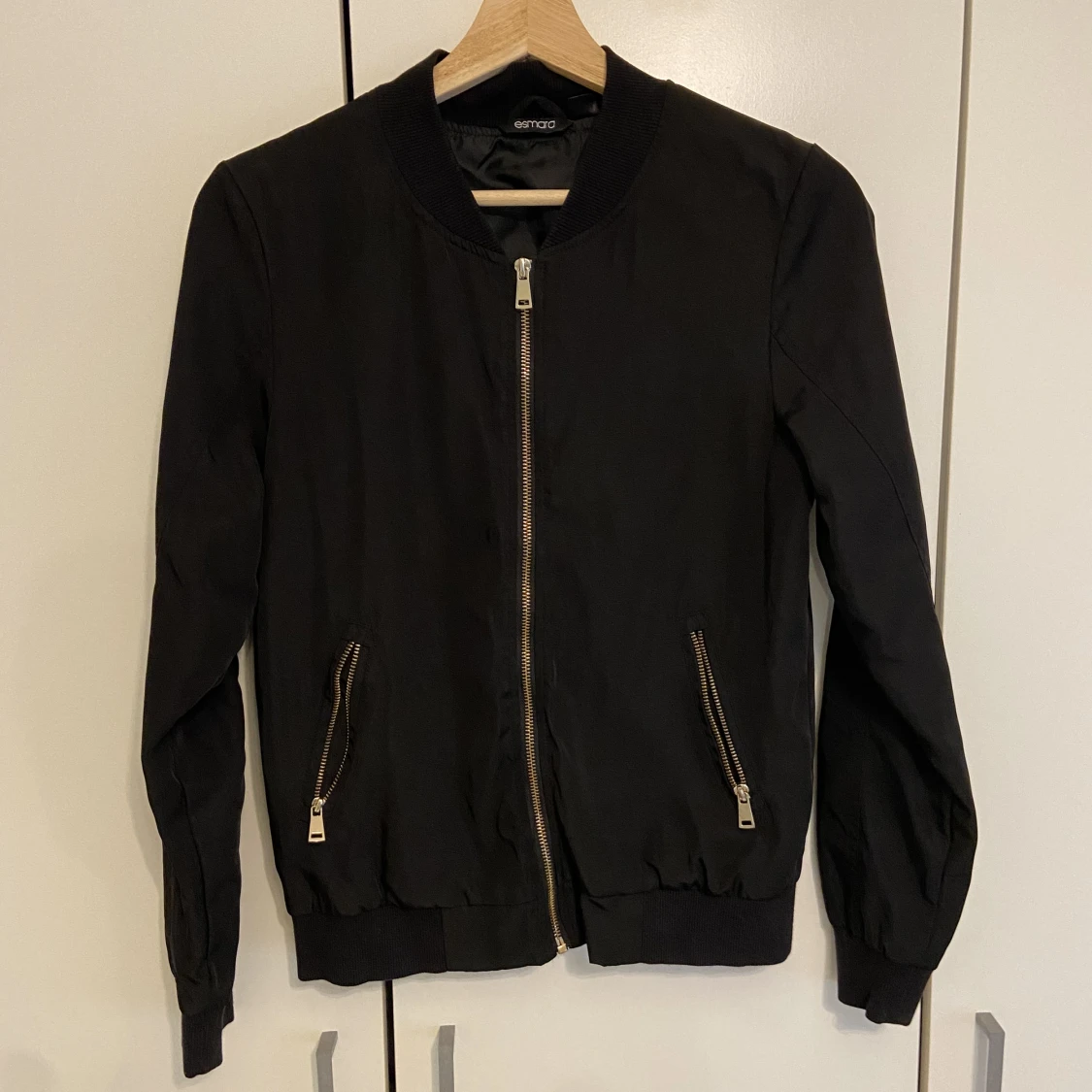 Svart jacka Strl: XS/S