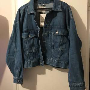 Jeansjacka från H&M storlek XL pris: 150 kr aldrig använd 