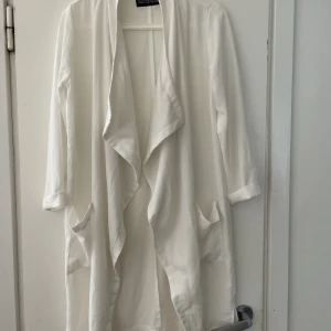 Tunn kapp  - Vit tunn kappa. Kan skicka flera bilder vid intresse. 