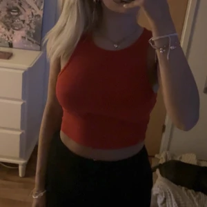 Zara topp - Röd ribbad topp från zara. Pris kan diskuteras