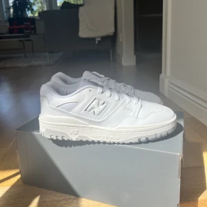 New Balance 550  - Hej! Säljer mina oanvända New balance 550 i storlek 38.5.  Vänligen hör av er om ni skulle ha några frågor :)
