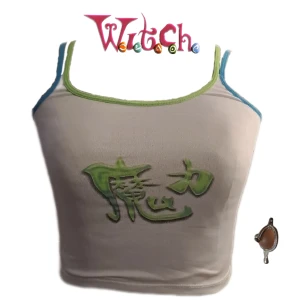 Kort linne med tryck från witch - Lite genomskinligt. Uppskattad storlek xs-S. Hänge ingår, är 4cm i höjd.  För mer info skicka pm. Pris är diskuterbart vid snabb affär. 💖Köparen står för frakten. 