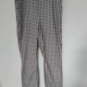 Svart och vita gingham-mönstrade leggings storlekar 44 från H&M