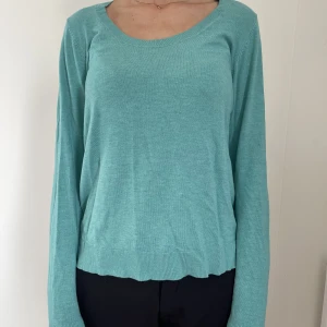 Sfera tröja - Fin tröja i senaste färgen från Sfera. Storlek L  Turkos grön Knappt använd.