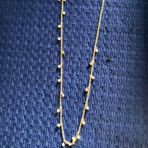 Kvinno halsband - Vill du ha en fin och stylig halsband? En halsband som passar alla tillfällen. Pris kan diskuteras