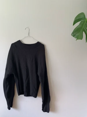 Tjocktröja / ulltröja weekday - Svart oversize ulltröja