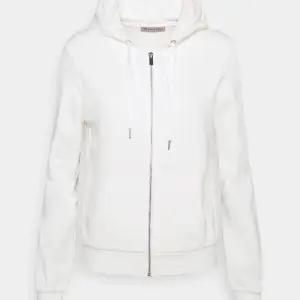Jättefin vit tröja,köpt för 249💕Använd 2-3 gånger❣️💖