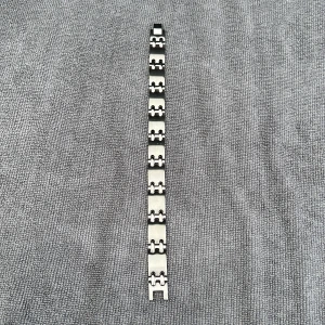 Rostfritt armband  - Nytt rostfritt metallarmband i trendig design. Längd: 22,5 cm. Köparen står för frakt.