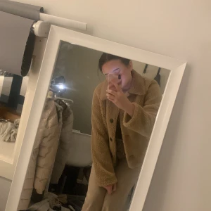 Teddy jacka  - Lite använd men nu ligger den mest i garderoben 