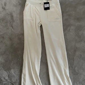 Juicy - Säljer oanvända juicy då jag köpte fel stl och de ej går att lämna tbx