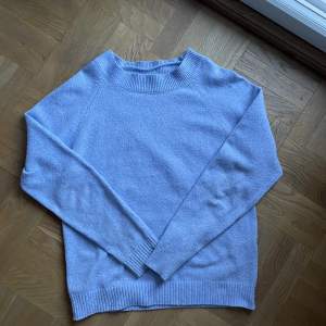 Stickad tröja från Vero Moda i storlek M men passar även som S. 