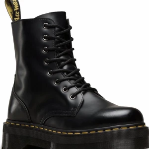 Dr martens platform - Strlk 40. Knappt använda. Kan skickas mot frakt! Nypris 2400kr