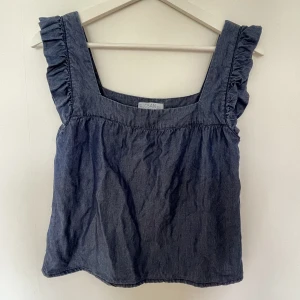 Linne - Så himla fint jeansfärgat linne som tyvärr är för litet, därav ingen bild på. Köpte i Spanien och har ALDRIG använts 🫶