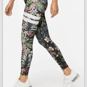 Stronger thights  - Stronger thights som är jättesköna och fina, säljer för har andra och använder dom mera💘köpte för 800kr 