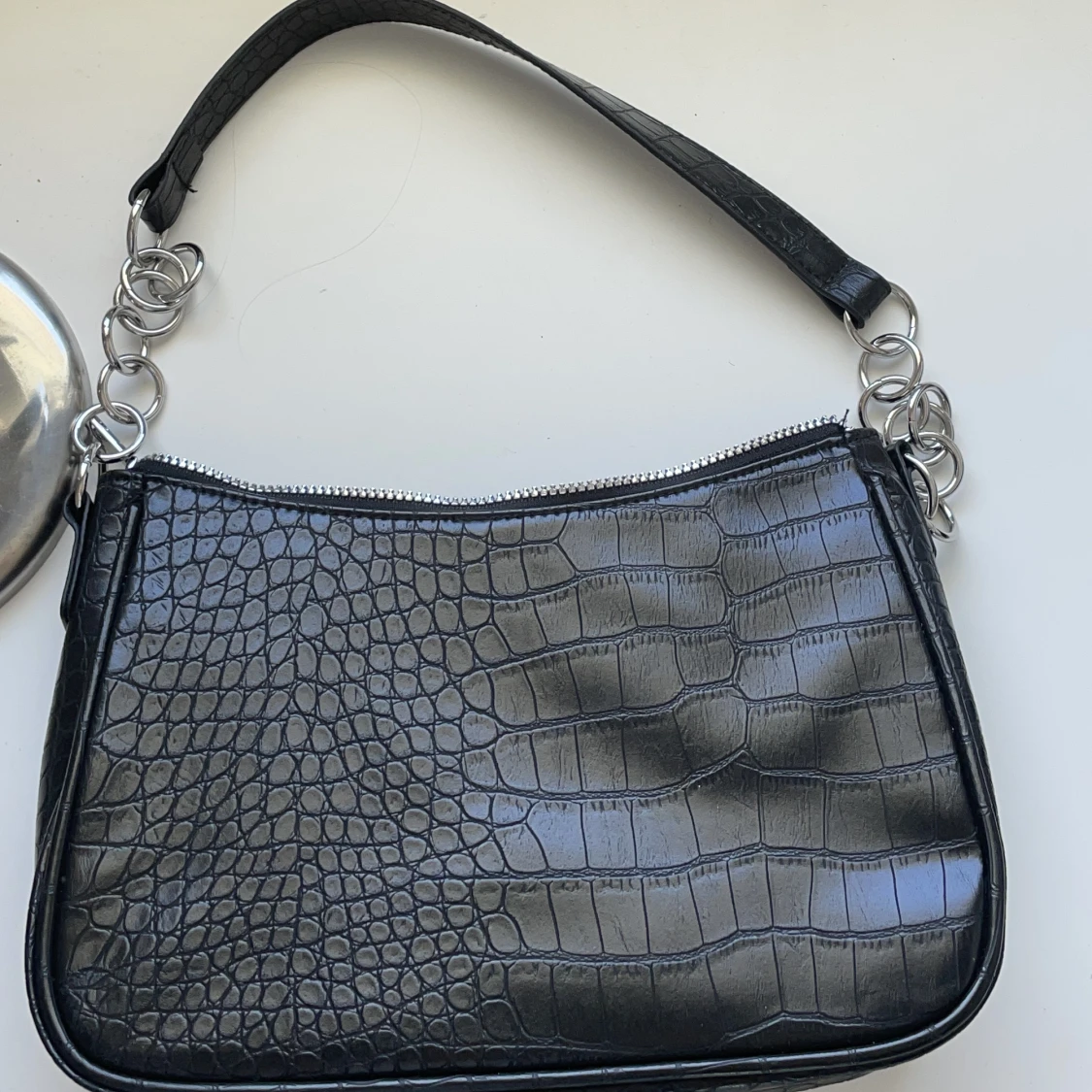 Svart liten väska i fejkläder   - 90